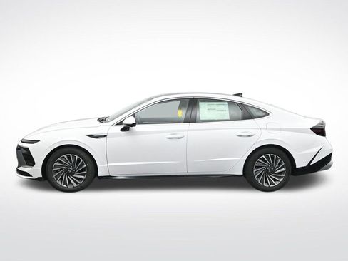 New 2026 Hyundai Sonata Limited FWD image 2