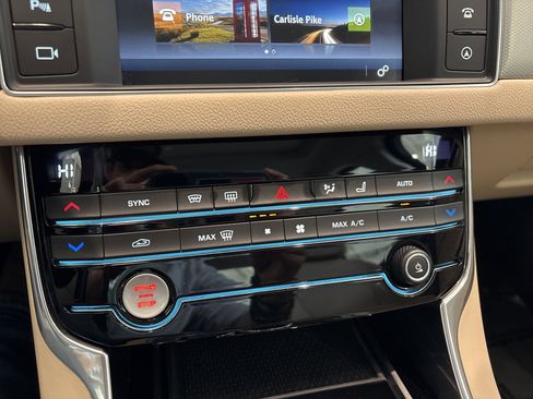 Used 2017 Jaguar XF Prestige image 28