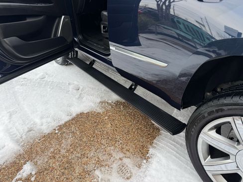 Used 2019 Cadillac Escalade Premium Luxury image 17