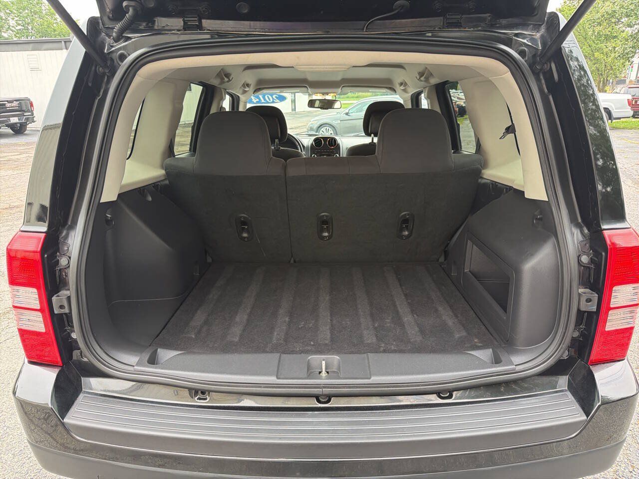 Used 2014 Jeep Patriot Latitude AWD/4WD image 23