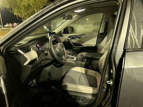 Used 2025 Toyota RAV4 XLE image 16