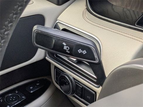 Used 2018 Lincoln Navigator Select image 29