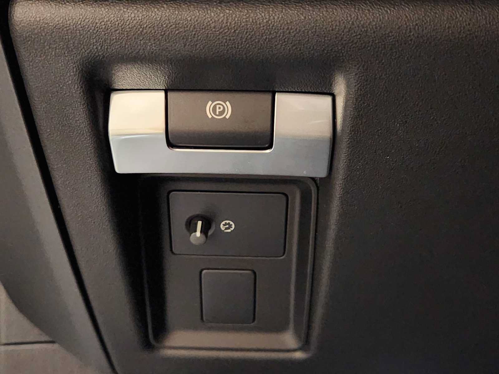 New 2026 Land Rover Defender 110 S AWD/4WD image 21