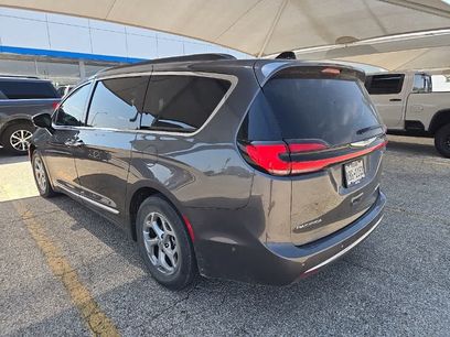 Used 2023 Chrysler Pacifica Limited