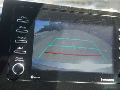 Used 2023 Toyota Camry SE image 11