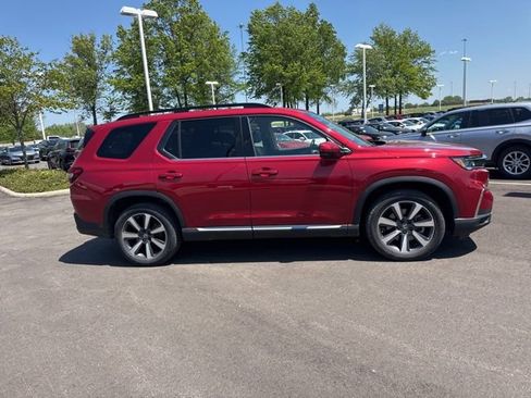 Used 2025 Honda Pilot Touring image 8