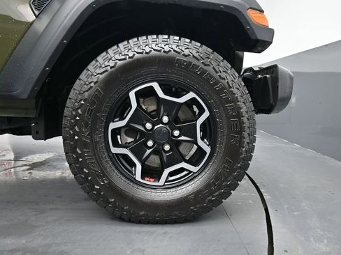 Used 2023 Jeep Gladiator Sport image 11