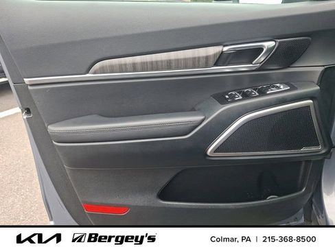 Used 2024 Kia Telluride EX w/ EX Captain's Chair Package image 17