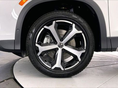 New 2026 Volkswagen Tiguan SE AWD/4WD image 12