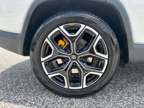 Used 2024 Rivian R1S Adventure AWD/4WD image 32