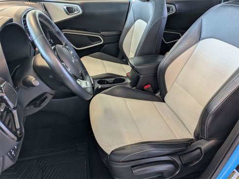 Used 2023 Kia Soul GT-Line image 16