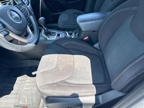 Used 2016 Jeep Cherokee Latitude w/ Comfort/Convenience Group AWD/4WD image 19