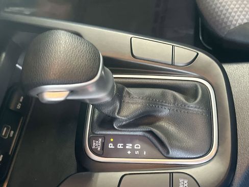 Used 2025 Kia Soul LX w/ LX Technology Package FWD image 21