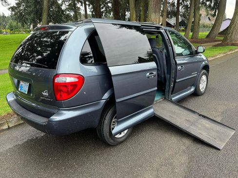 Used 2001 Dodge Grand Caravan Sport image 3