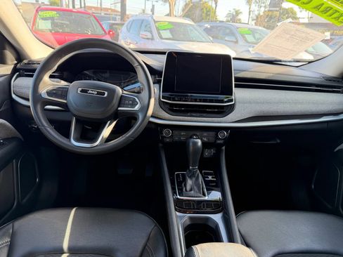 Used 2022 Jeep Compass Latitude FWD image 9