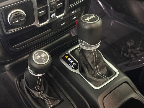 Used 2019 Jeep Wrangler Unlimited Sahara w/ Quick Order Package 24M Moab image 31