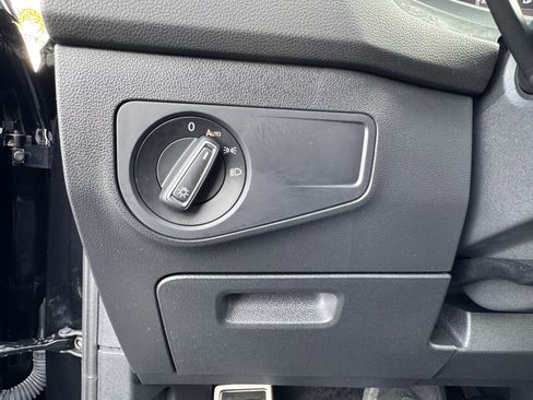 Certified 2024 Volkswagen Tiguan SE R-Line image 31