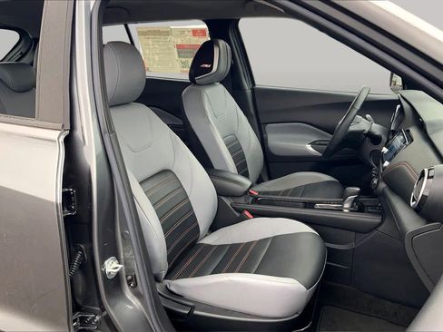 Used 2022 Nissan Kicks SR w/ Premium Package FWD image 9