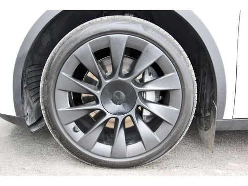 Used 2020 Tesla Model Y Long Range AWD/4WD image 32