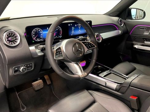 Used 2025 Mercedes-Benz GLB 250 image 17