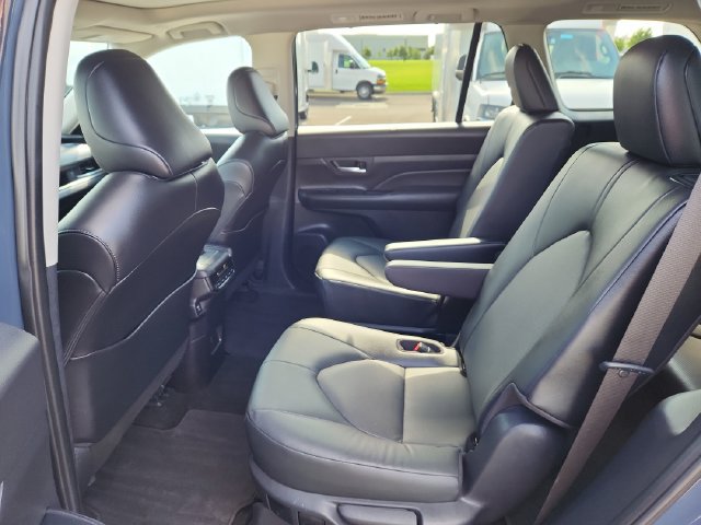 Used 2025 Toyota Grand Highlander FWD image 26