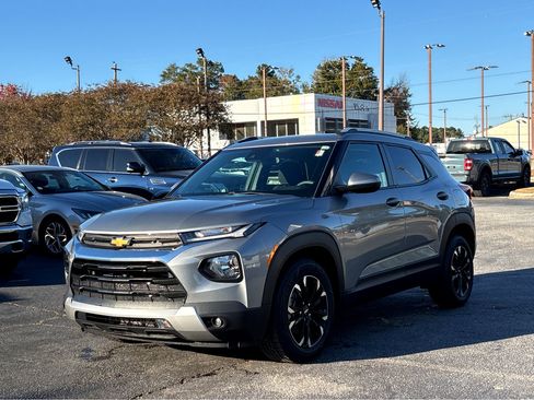 Used 2023 Chevrolet TrailBlazer LT image 3