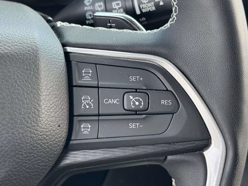 Used 2023 Jeep Grand Cherokee Altitude AWD/4WD image 24