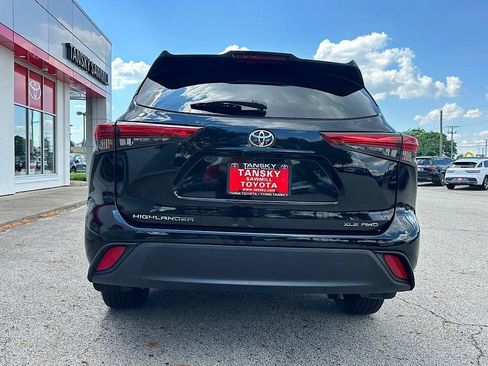 Certified 2023 Toyota Highlander XLE AWD/4WD image 5