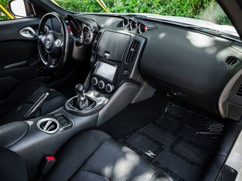 Used 2013 Nissan 370Z Coupe RWD image 21
