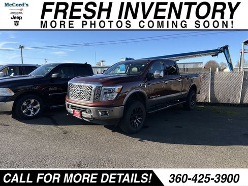 Used 2019 Nissan Titan Platinum Reserve image 5