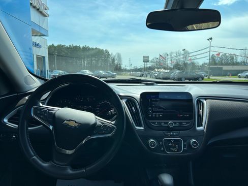 Used 2021 Chevrolet Malibu RS image 18