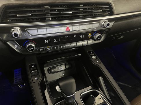Used 2022 Kia Telluride SX w/ SX Prestige Package image 15