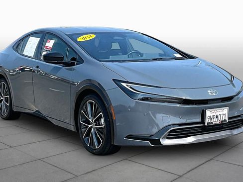Used 2024 Toyota Prius XLE FWD image 2