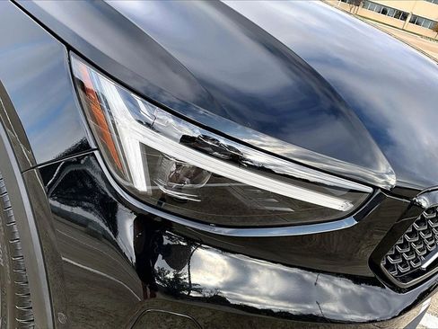 Used 2024 Volvo XC40 B5 Ultimate w/ Protection Package Premier image 28