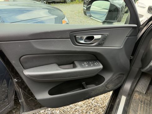 Certified 2022 Volvo XC60 B5 Momentum w/ Climate Package image 15