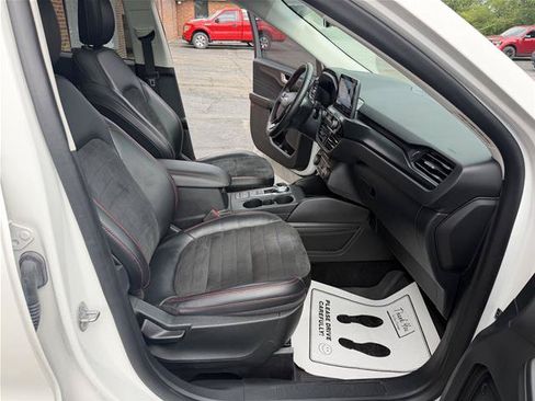 Certified 2022 Ford Escape SEL w/ SEL Stealth AWD Package image 11