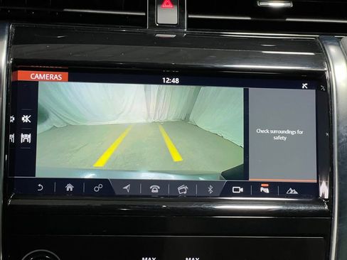 Used 2020 Land Rover Discovery Sport SE image 28