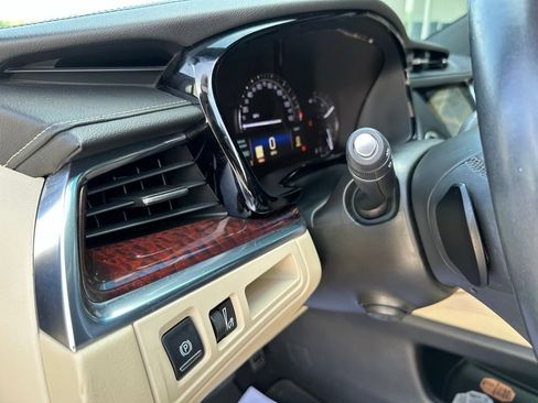 Used 2017 Cadillac XT5 Premium Luxury w/ Driver Assist Package FWD image 30