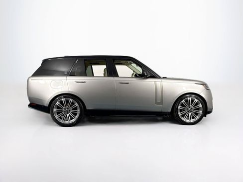 Used 2024 Land Rover Range Rover SE AWD/4WD image 4