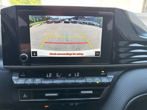 Used 2025 Toyota Camry SE FWD image 9
