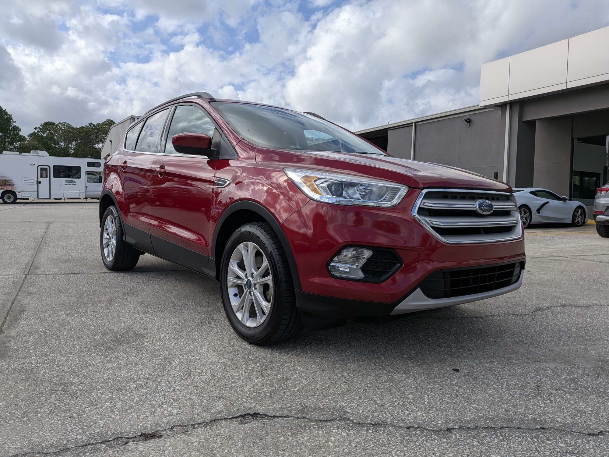 Used 2019 Ford Escape SEL FWD image 2