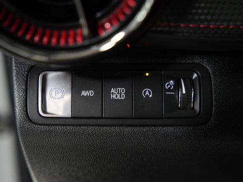 Used 2025 Chevrolet Equinox RS AWD/4WD image 31