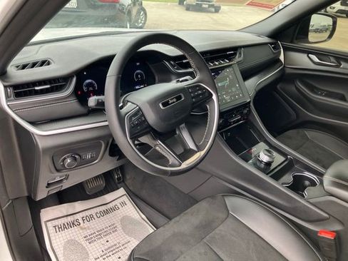 Used 2025 Jeep Grand Cherokee L Laredo RWD image 25