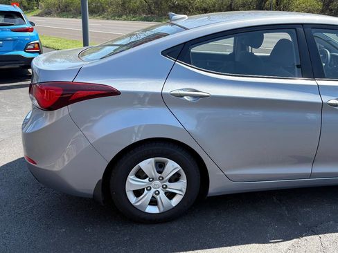 Used 2016 Hyundai Elantra SE image 3