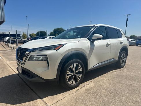 Used 2021 Nissan Rogue SV FWD image 3