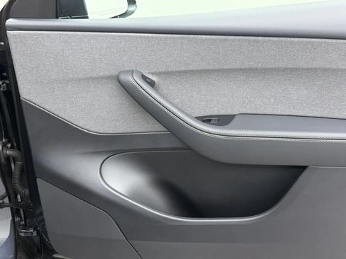 Used 2026 Tesla Model Y 2WD image 28