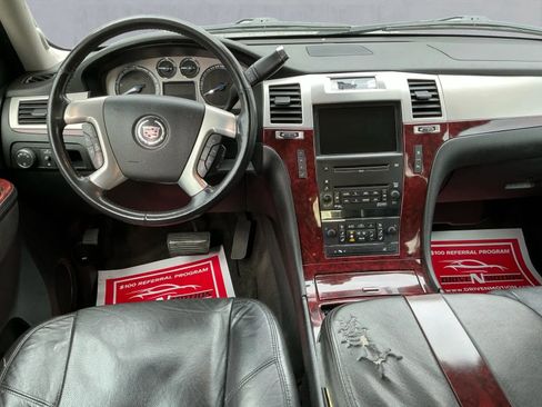 Used 2010 Cadillac Escalade Premium image 14
