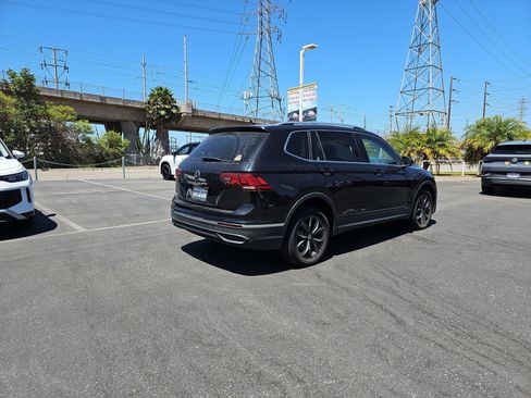 Used 2022 Volkswagen Tiguan SE FWD image 5