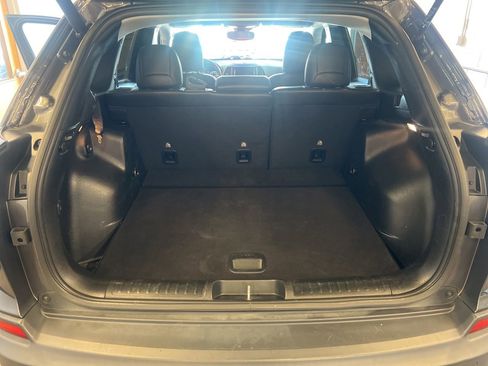 Used 2021 Jeep Cherokee Latitude Lux w/ Comfort/Convenience Group AWD/4WD image 11