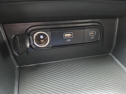 Used 2025 Kia Sportage LX image 21